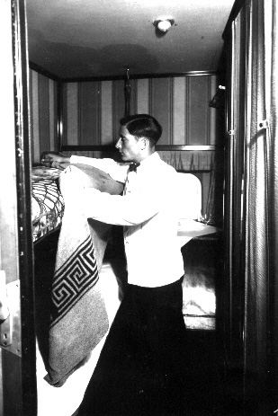 lz127-cabin-steward.jpg