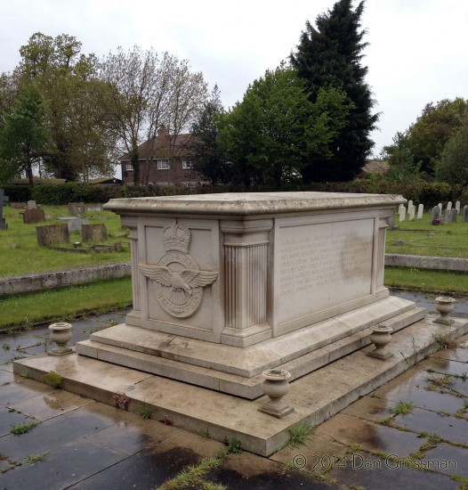 Memorial and mass grave at Cardington for victims of R.101 (photo, Dan Grossman)