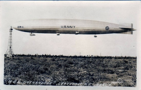 USS Shenandoah at Lakehurst mast